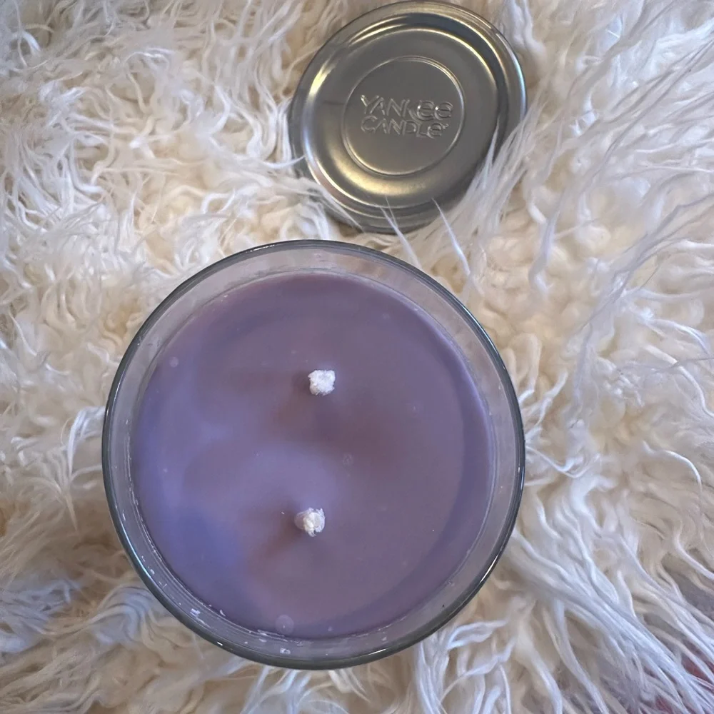 Yankee Candle - Dried Lavender and Oak - Picture 1 of 2